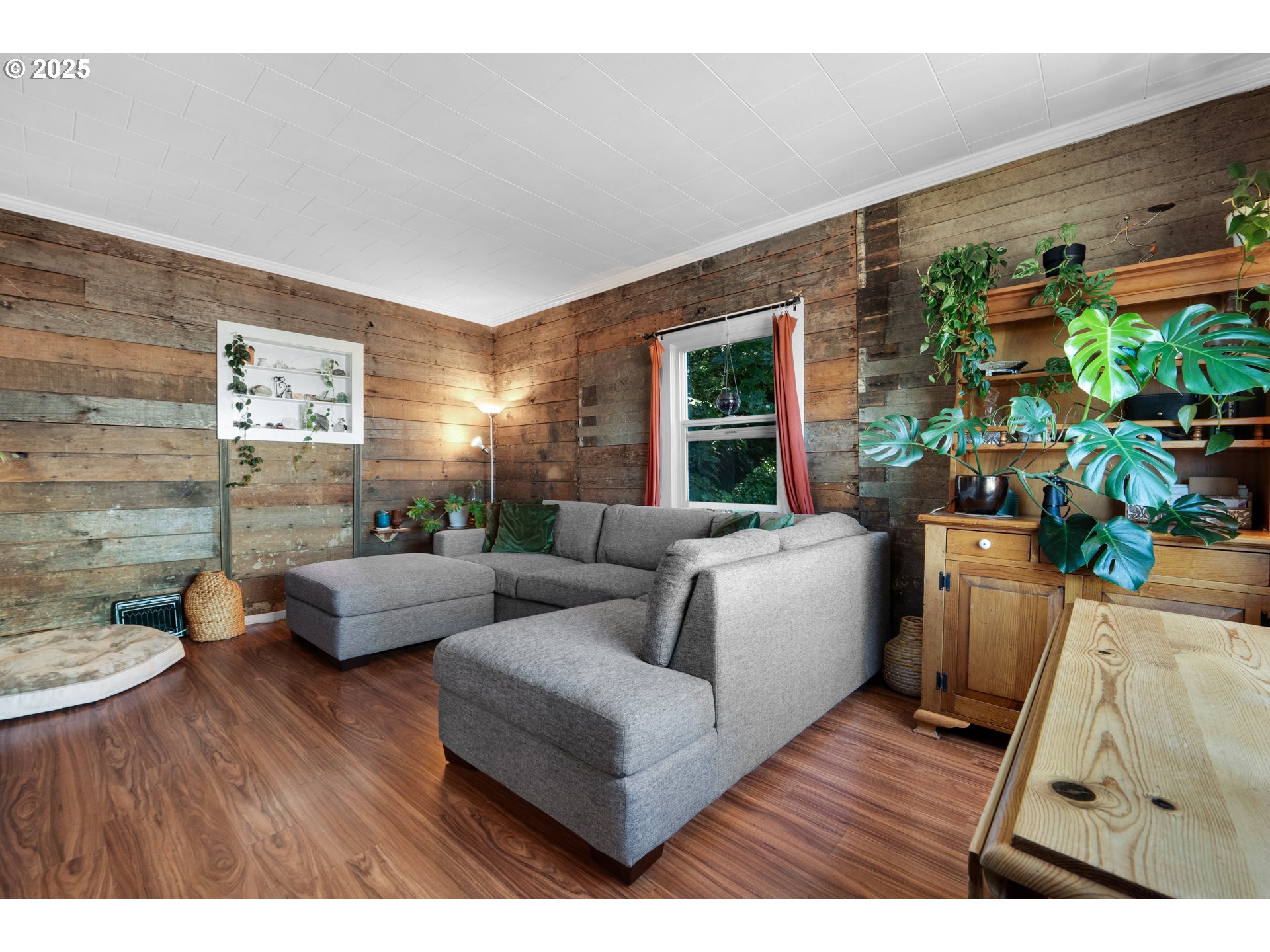 435 W MARINE DR