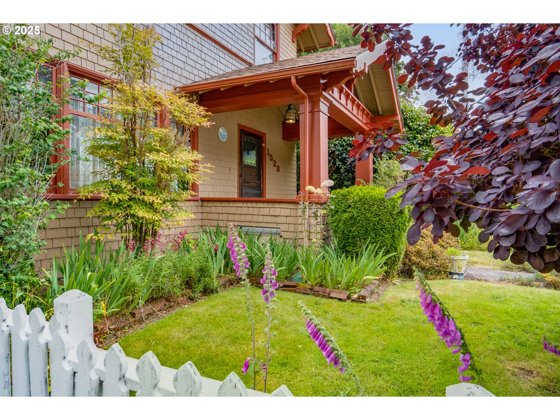 1528 IRVING AVE