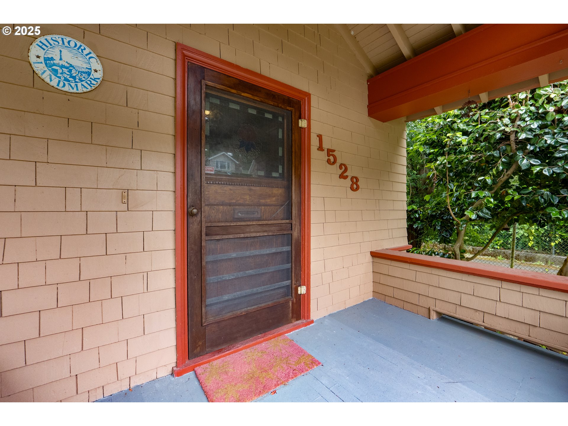 1528 IRVING AVE