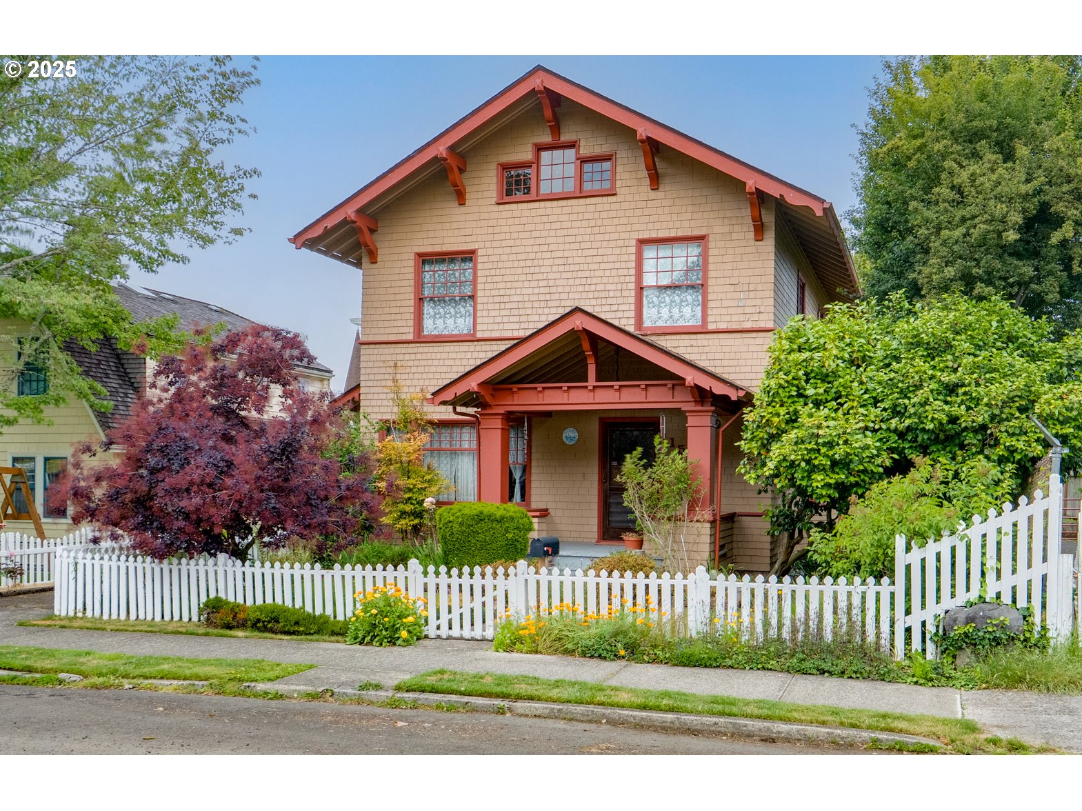 1528 IRVING AVE