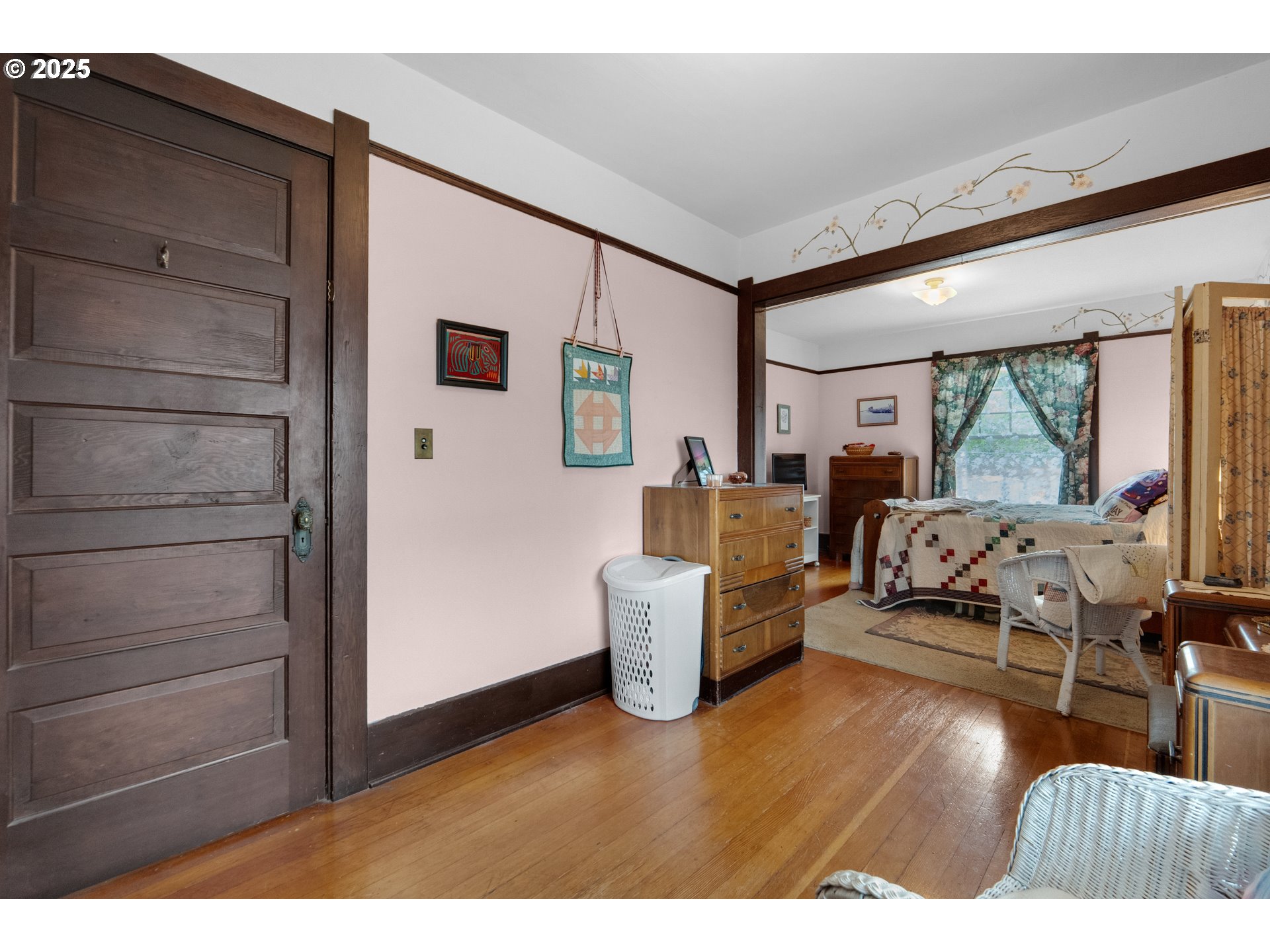 1528 IRVING AVE