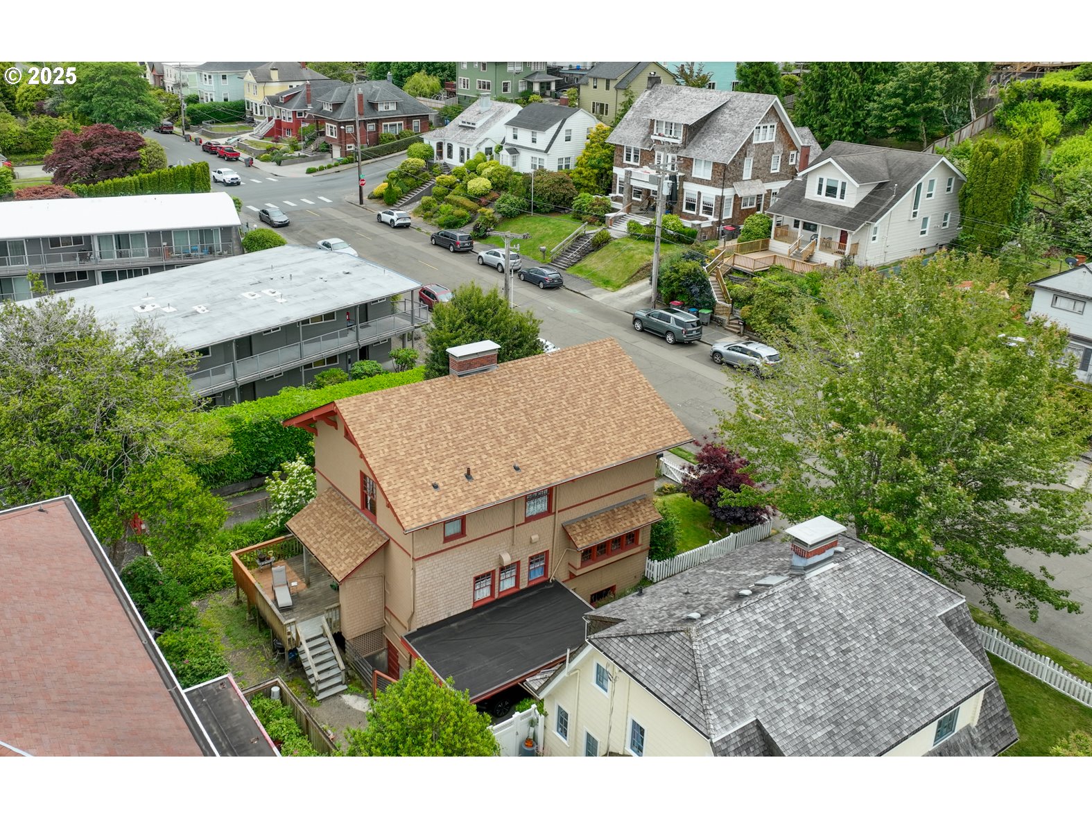 1528 IRVING AVE