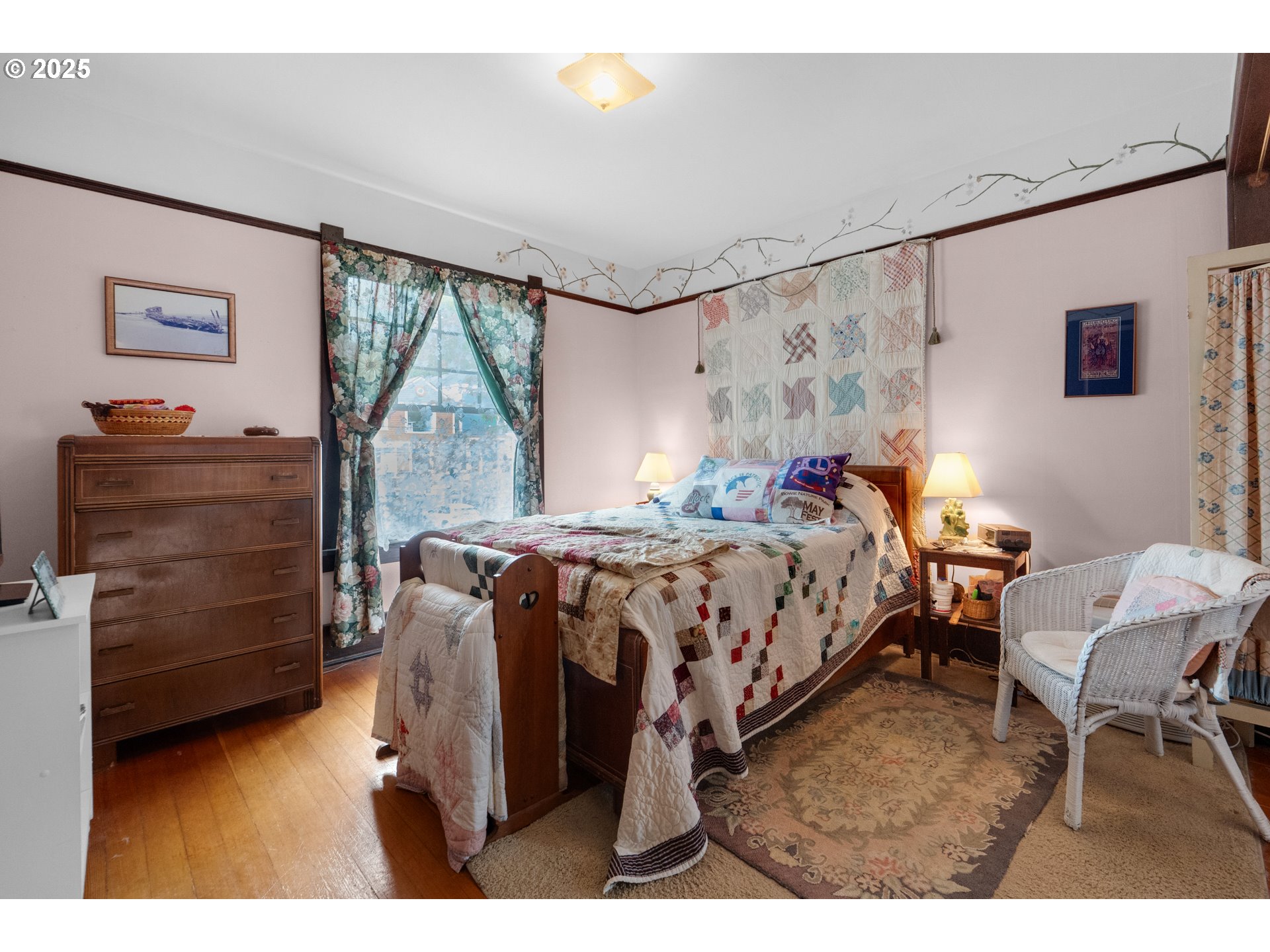 1528 IRVING AVE