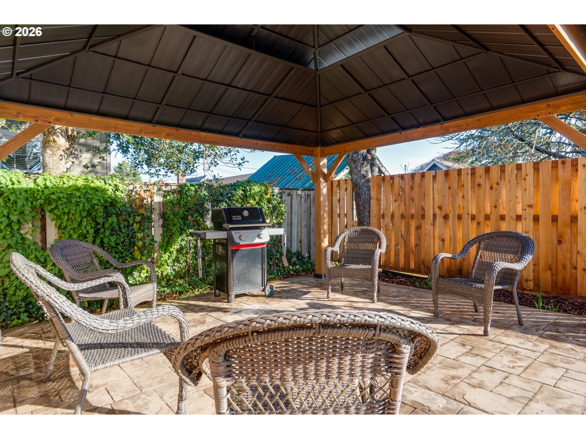 324 6TH AVE