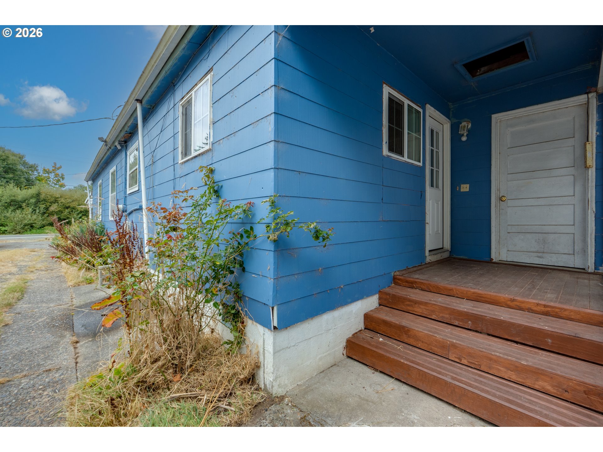 1062 NW WARRENTON DR