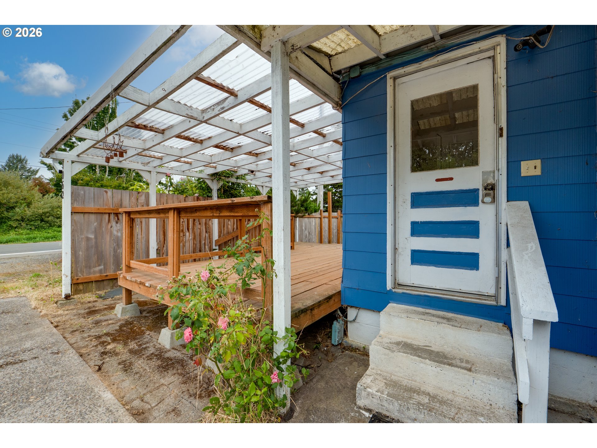 1062 NW WARRENTON DR