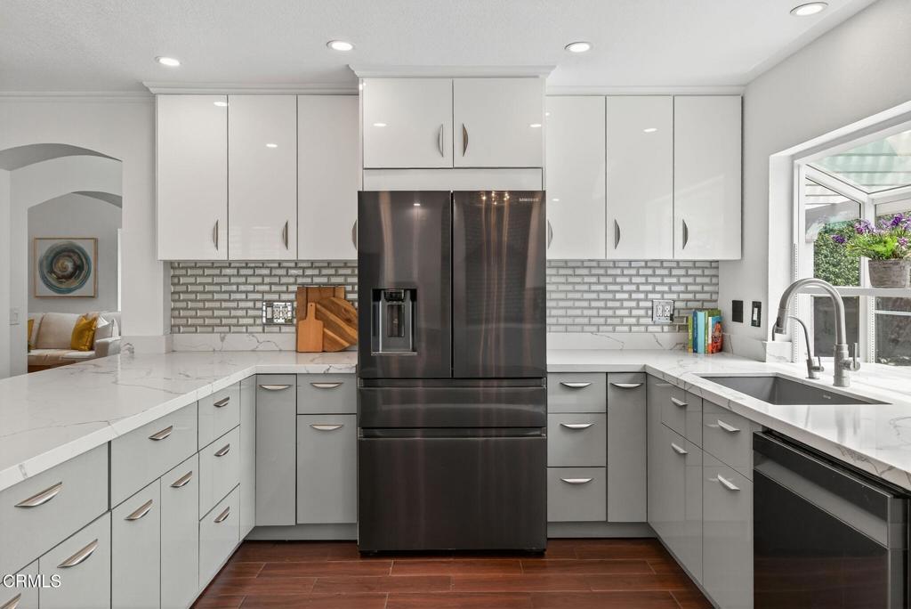 676 Pacific Cove Drive