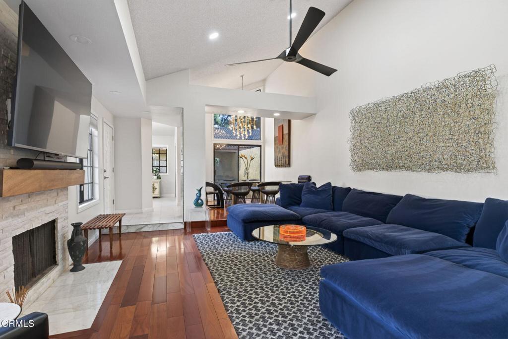 3712 Via Pacifica Walk