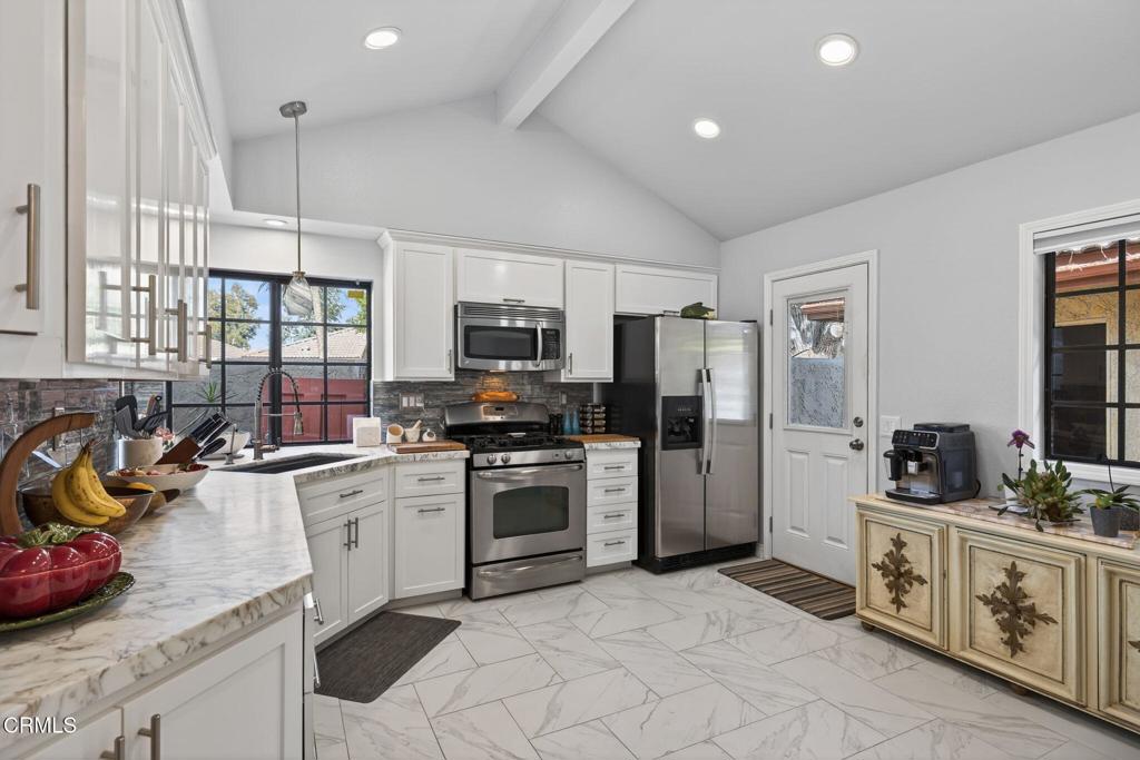 3712 Via Pacifica Walk