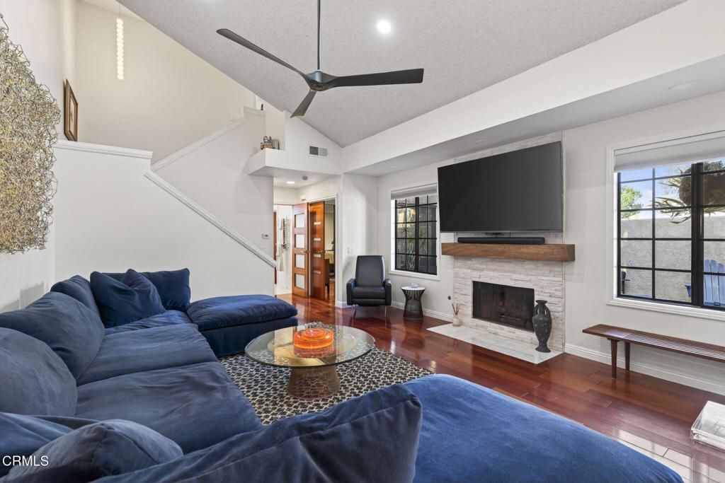 3712 Via Pacifica Walk