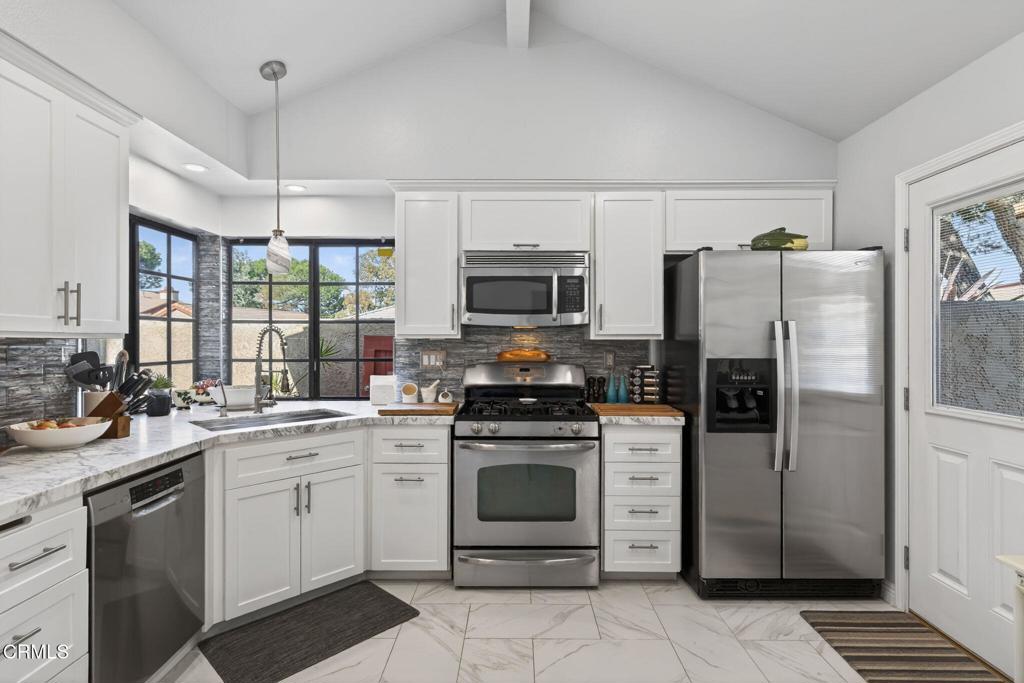 3712 Via Pacifica Walk