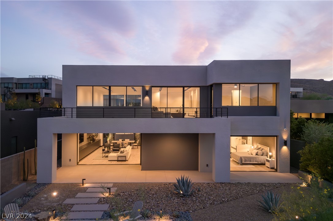 16 Canyon Shores Place