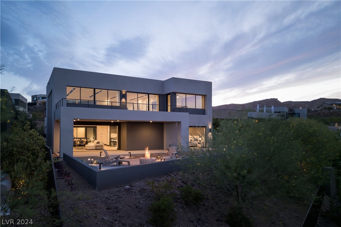 16 Canyon Shores Place