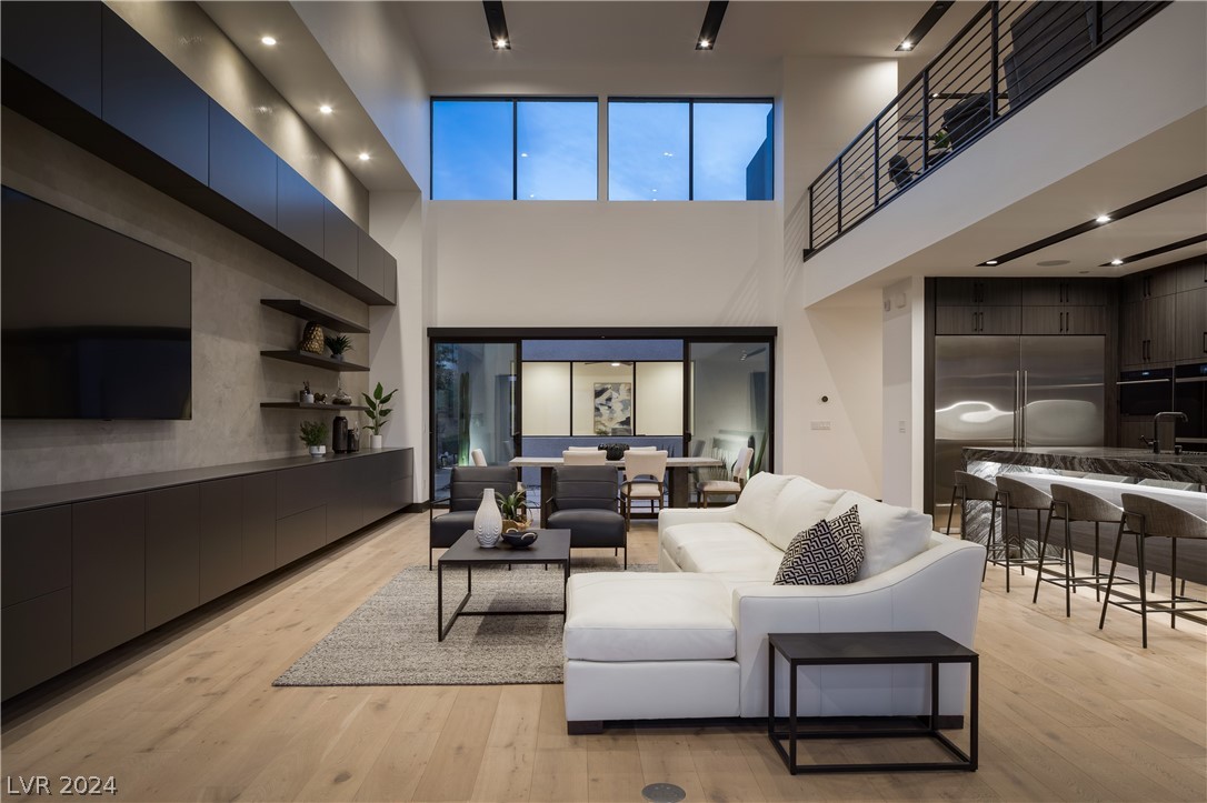 16 Canyon Shores Place