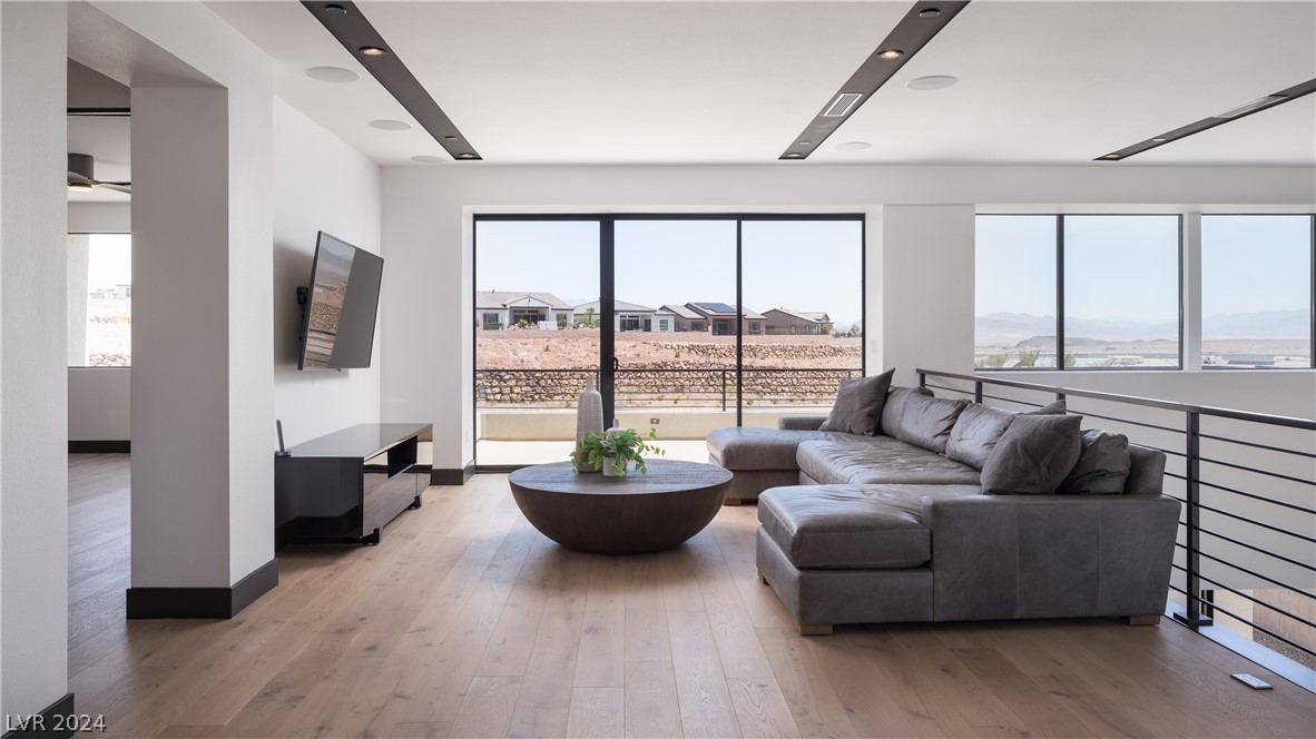 16 Canyon Shores Place