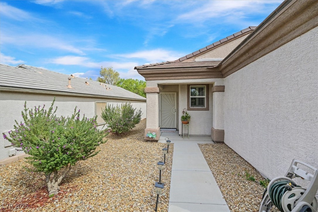 2526 Crater Rock Street