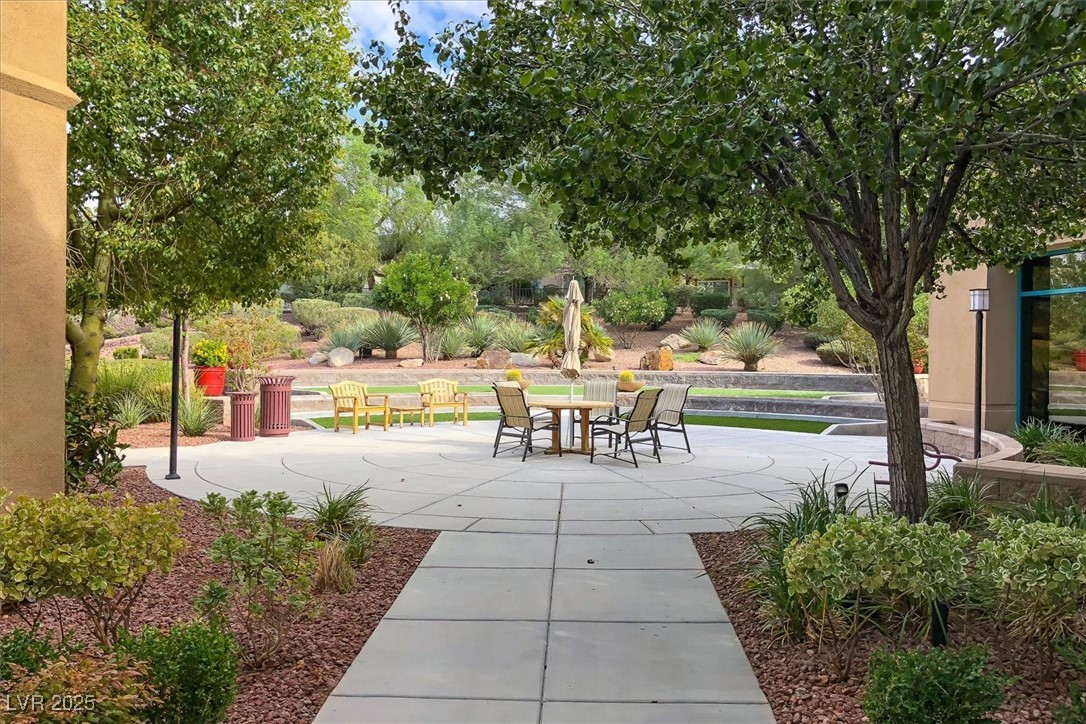 2526 Crater Rock Street