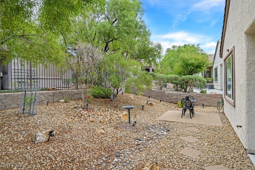 2526 Crater Rock Street