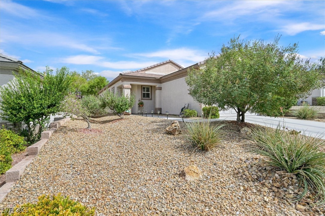 2526 Crater Rock Street