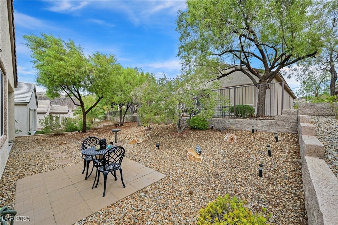2526 Crater Rock Street