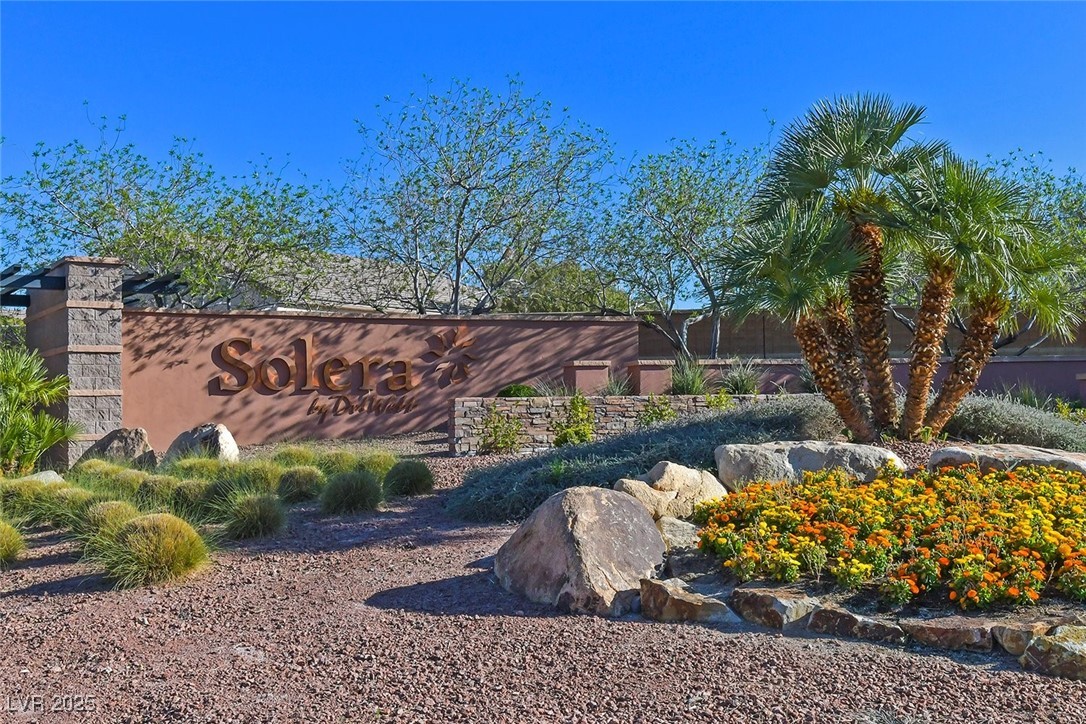 2526 Crater Rock Street