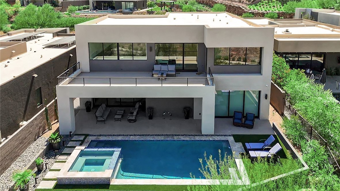 16 Canyon Shores Place