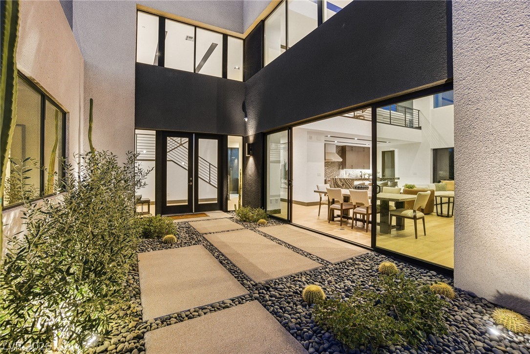 16 Canyon Shores Place