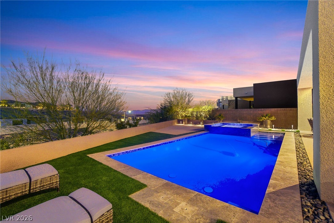 16 Canyon Shores Place