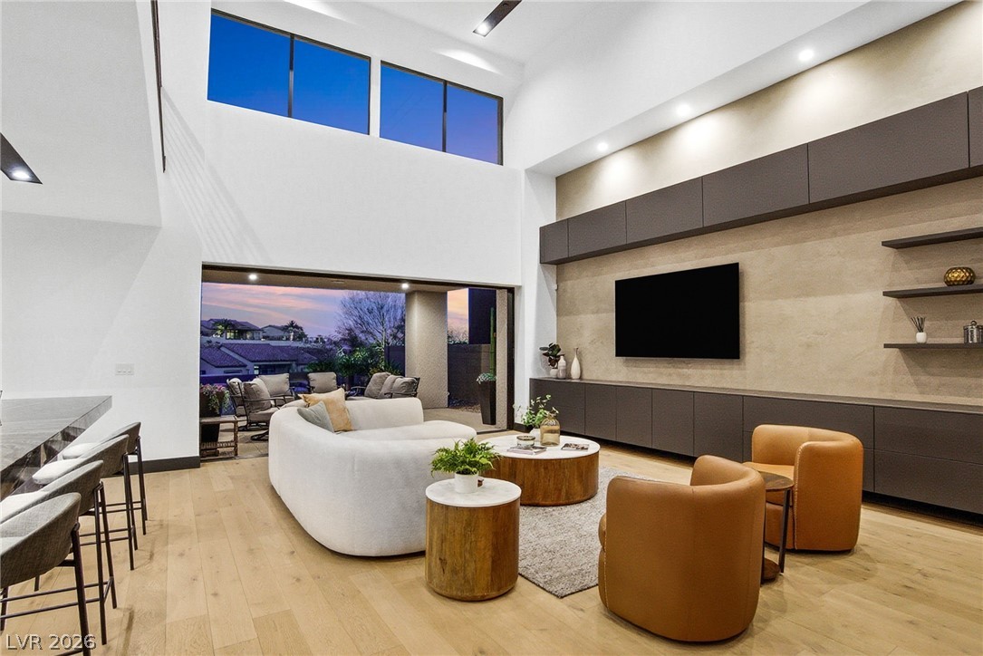 16 Canyon Shores Place