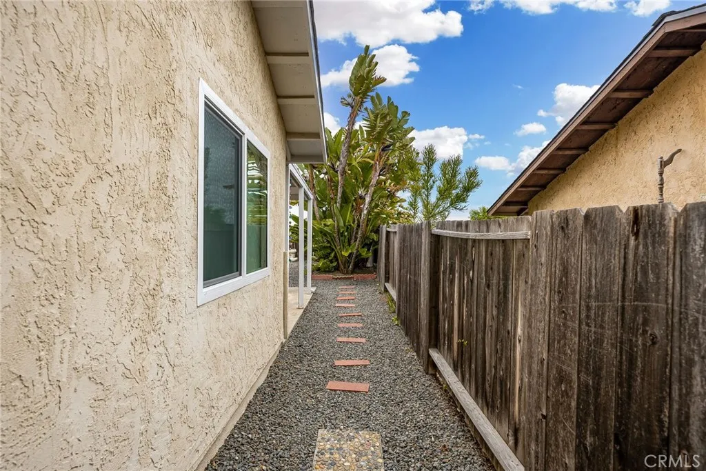1464 Peacock Boulevard