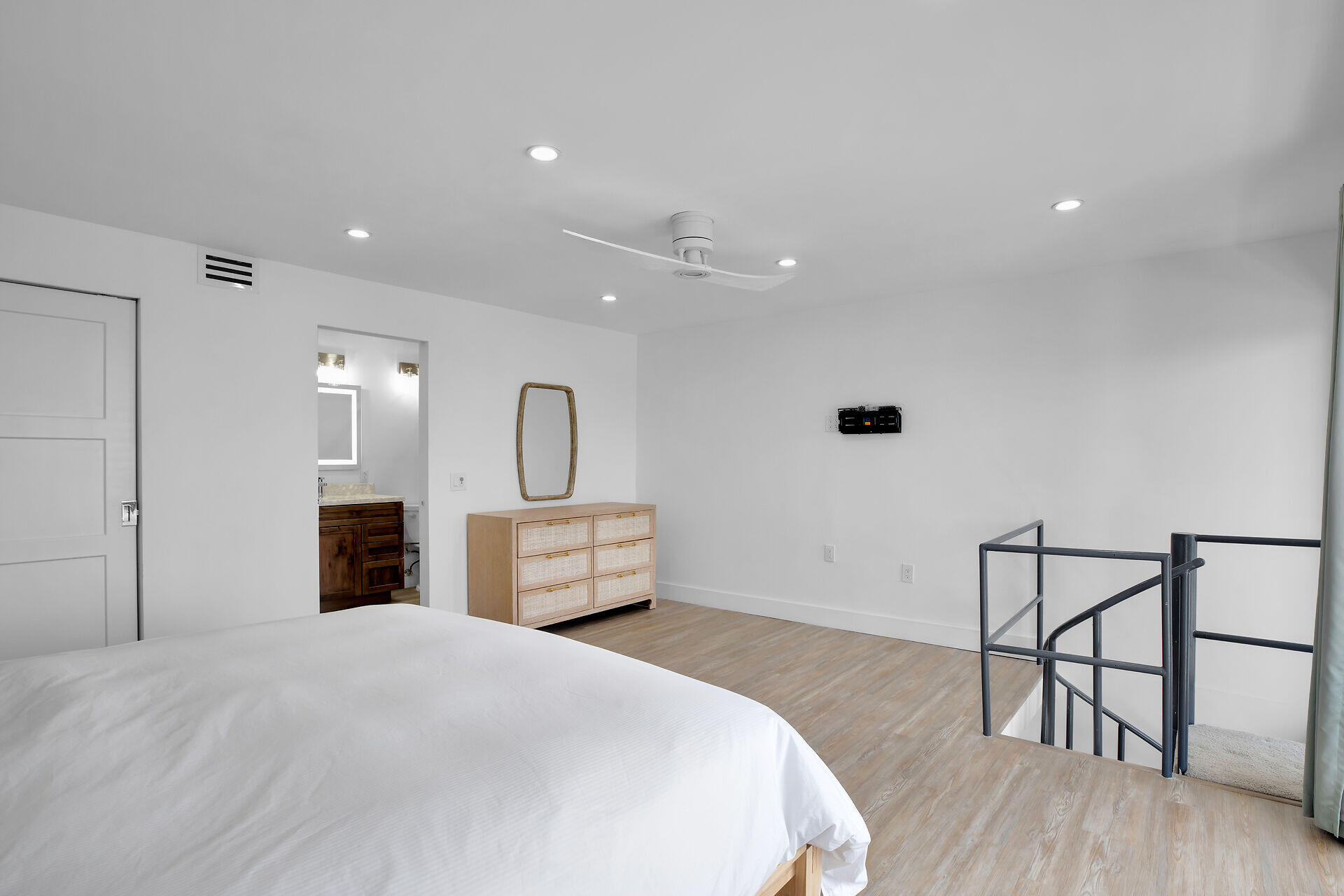 300 El Capitan Drive Unit: 2