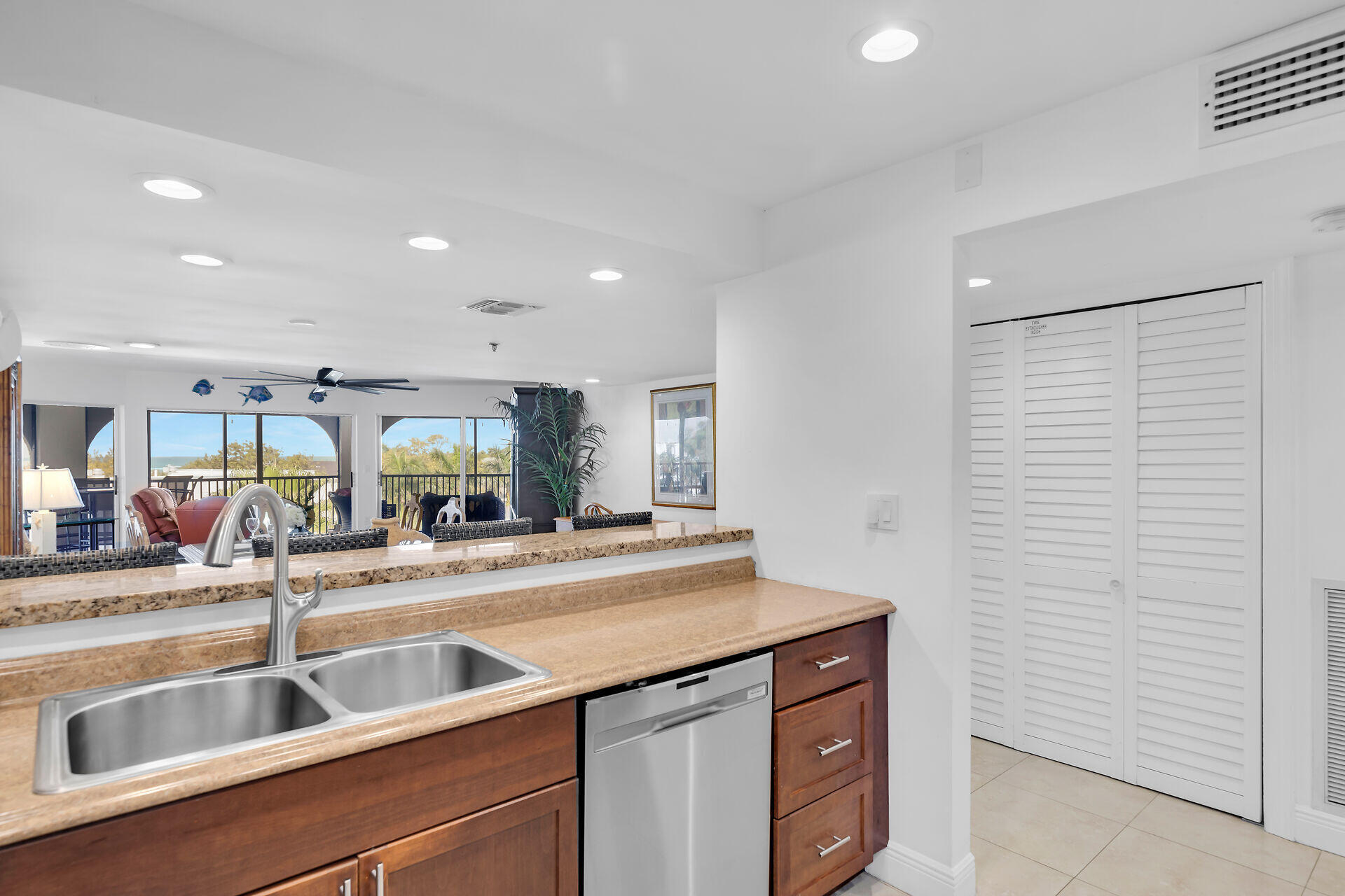 1998 Overseas Highway Unit: A41