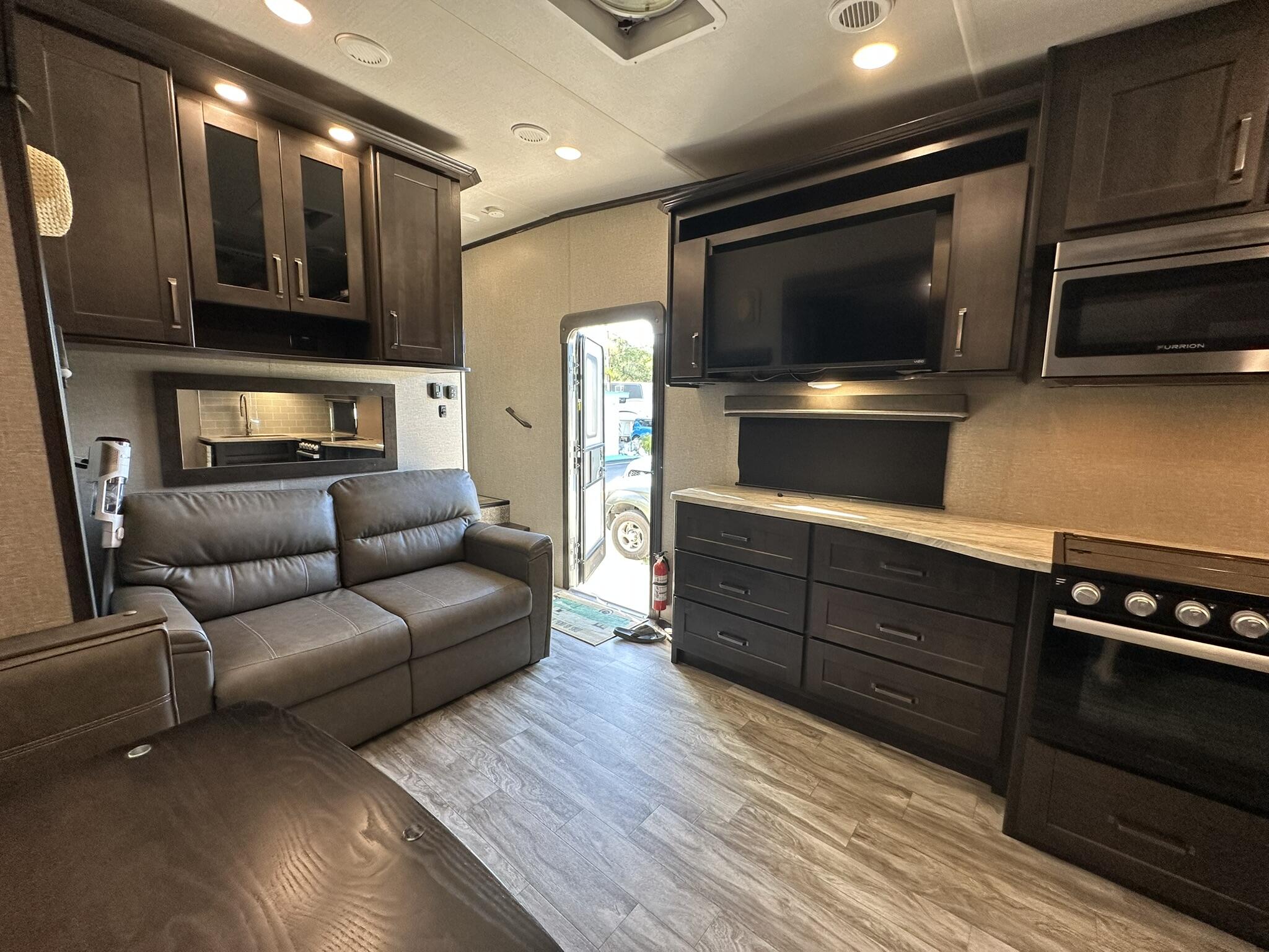 6099 Overseas Highway Unit: 75W