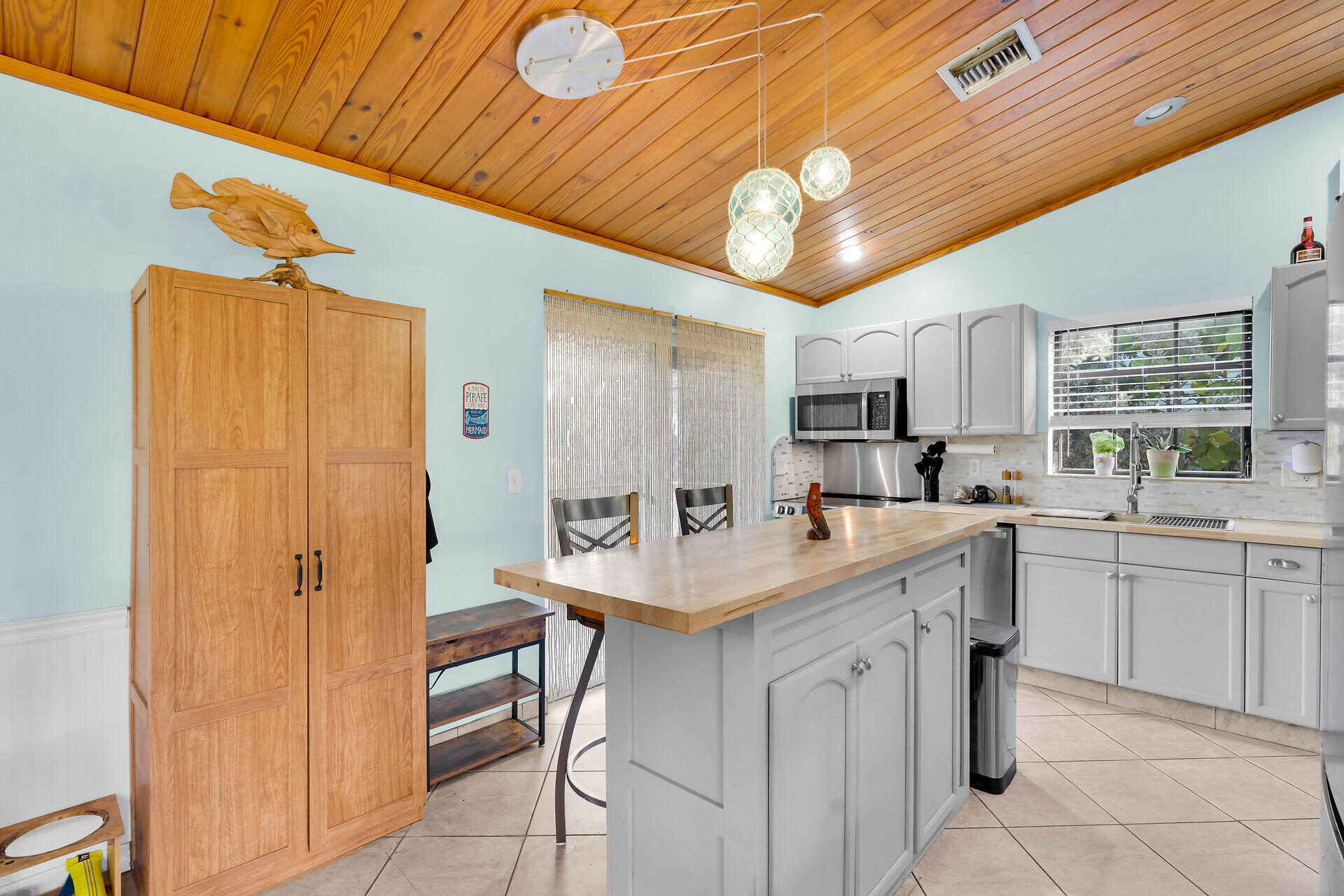 422 Calle Limon