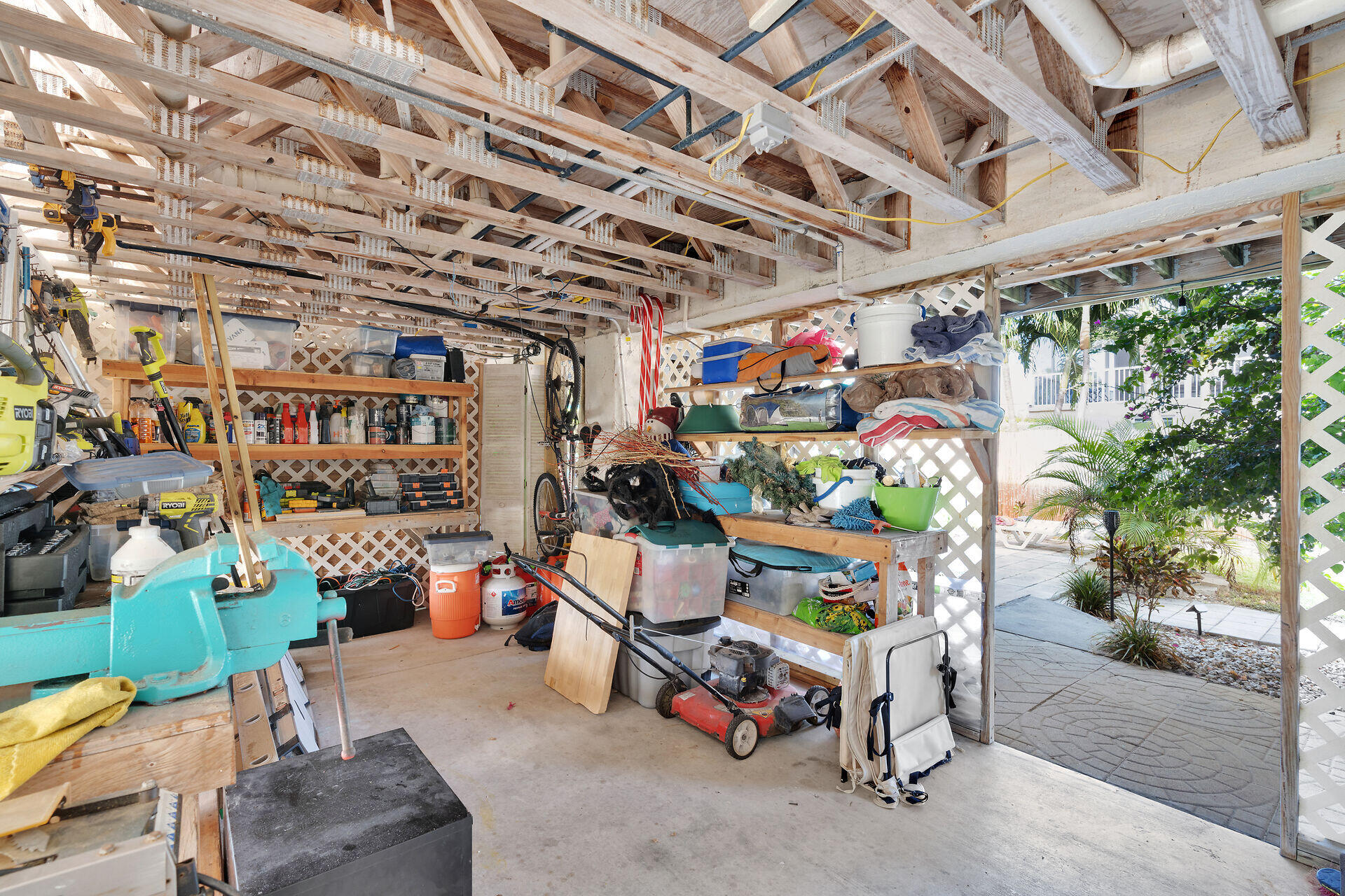 422 Calle Limon