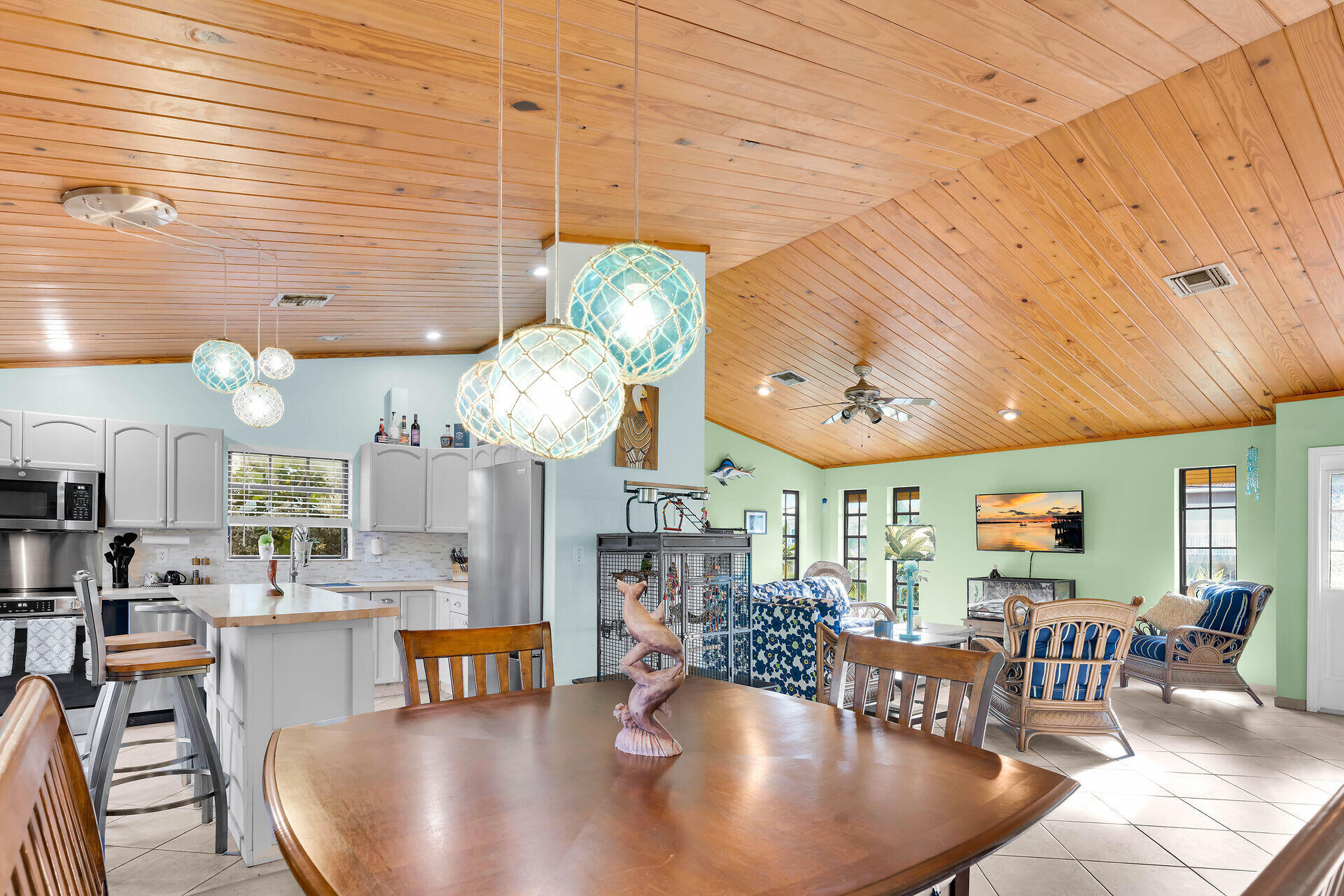 422 Calle Limon