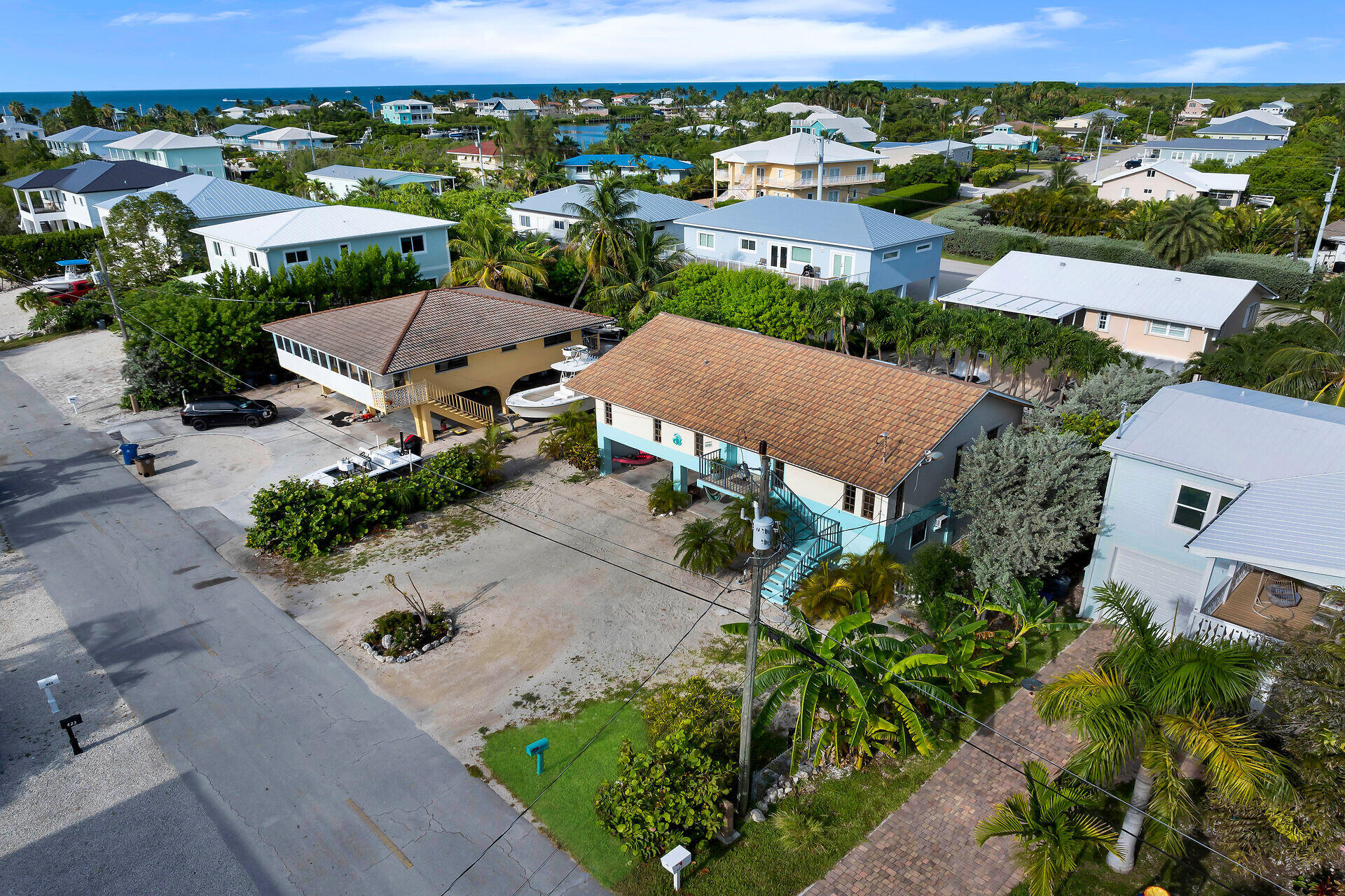 422 Calle Limon