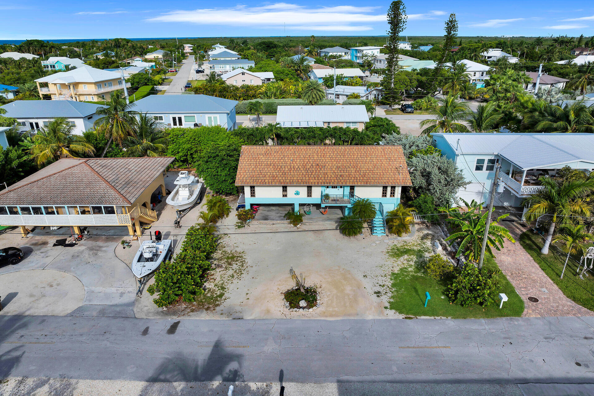422 Calle Limon