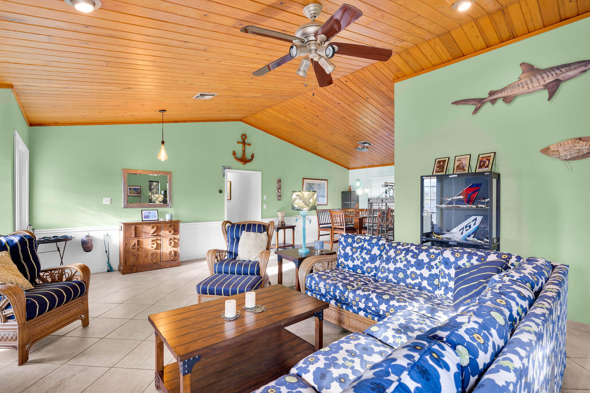 422 Calle Limon