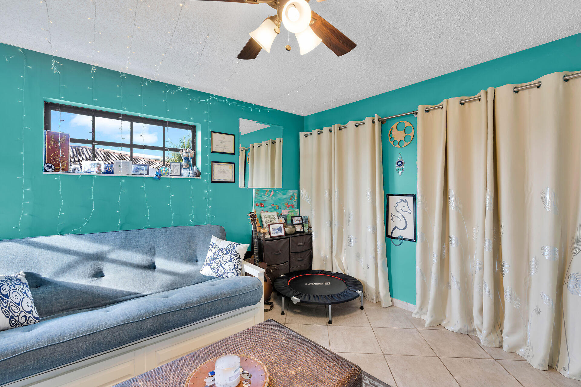 422 Calle Limon