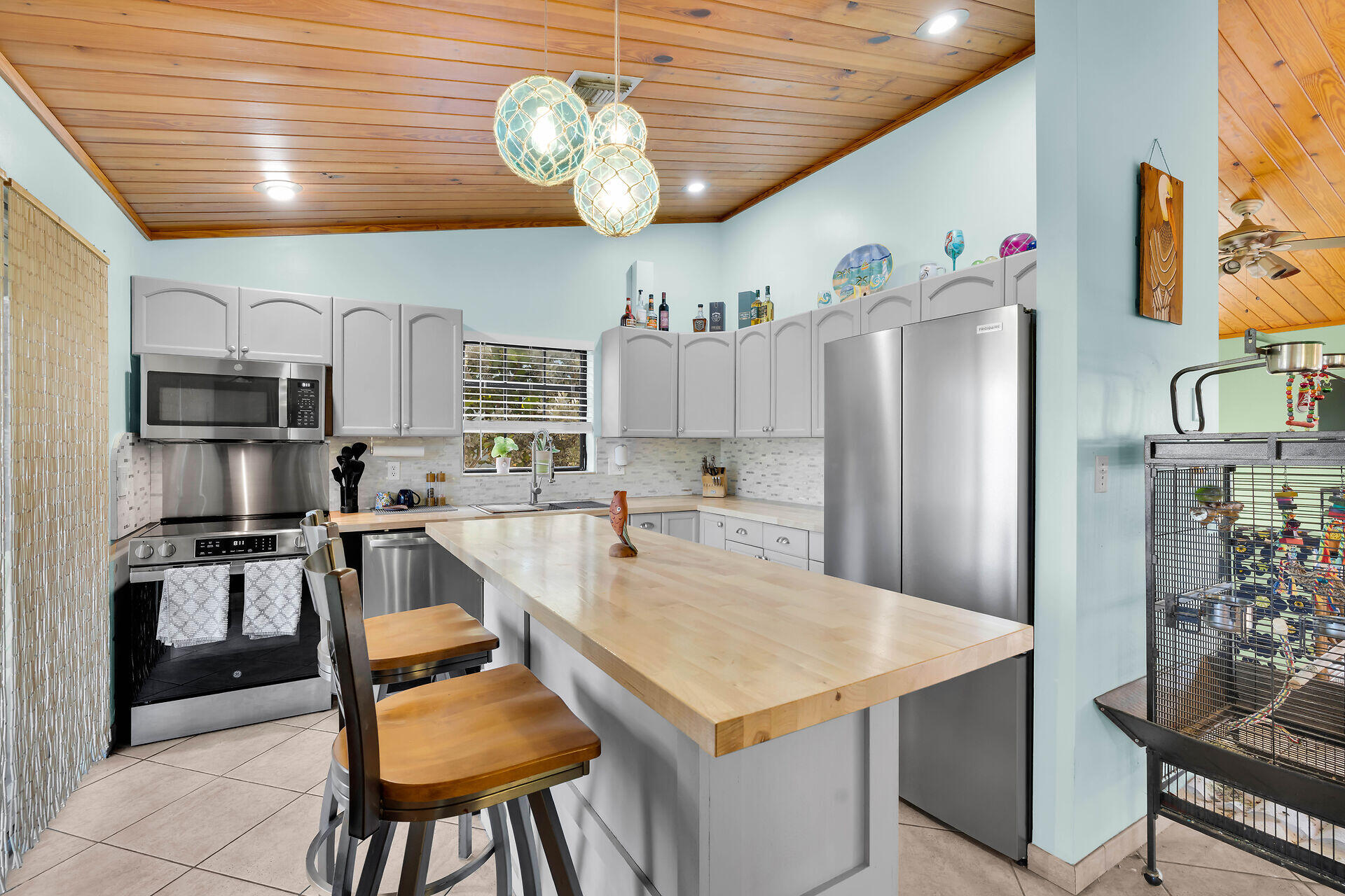 422 Calle Limon