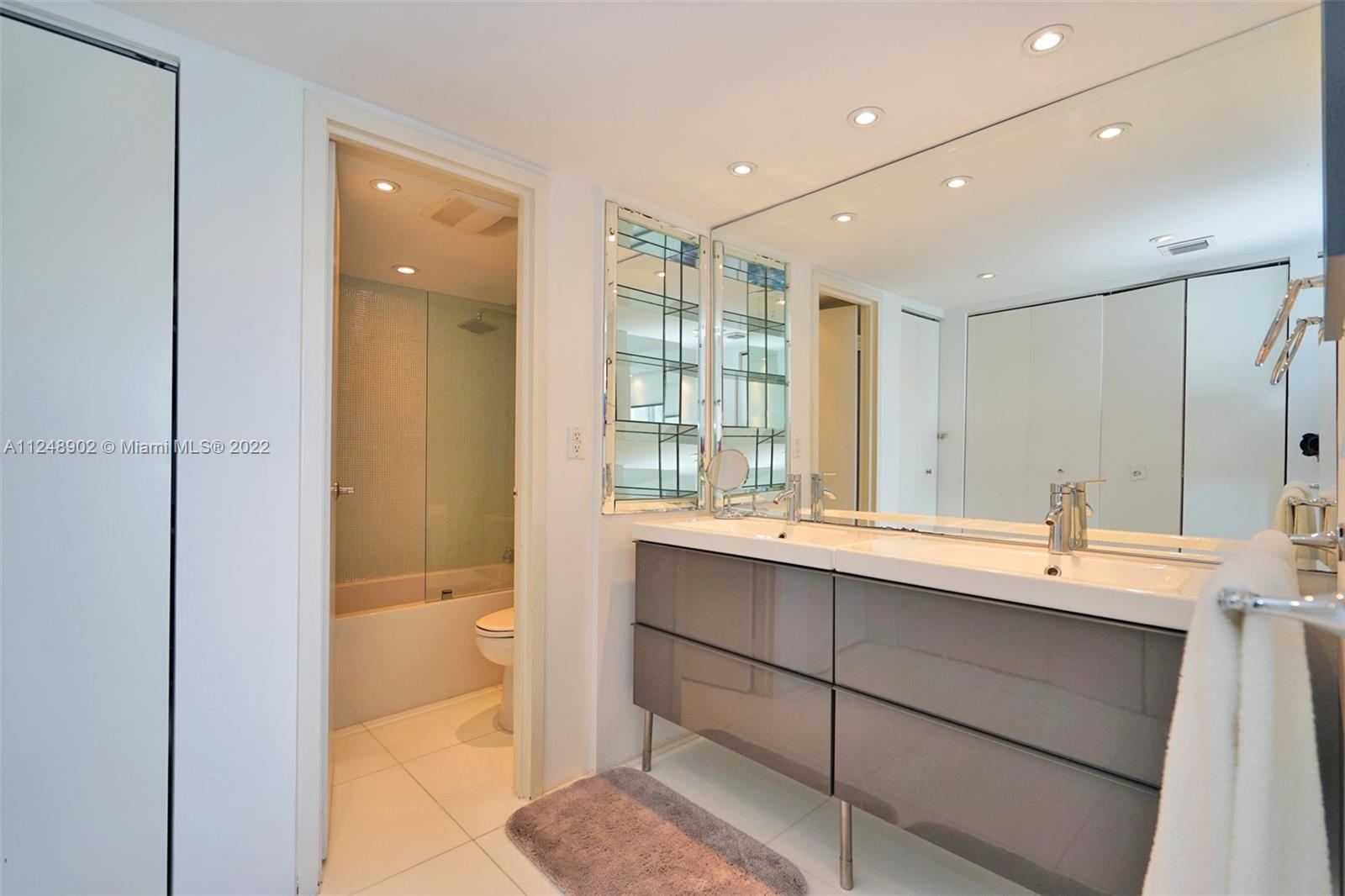 100 Bayview Dr Unit: 1119/1120