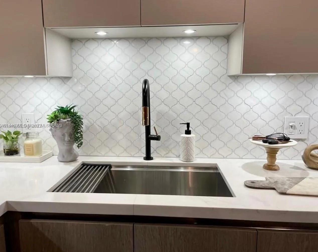 5600 Collins Ave Unit: 5N