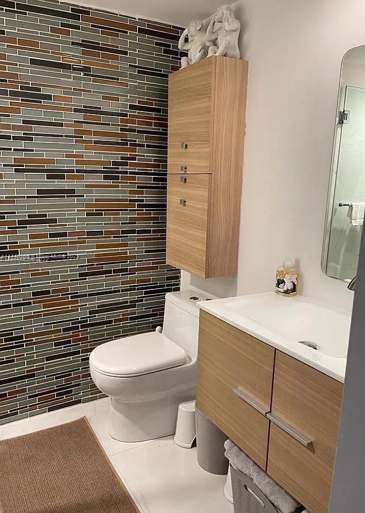 5600 Collins Ave Unit: 5N