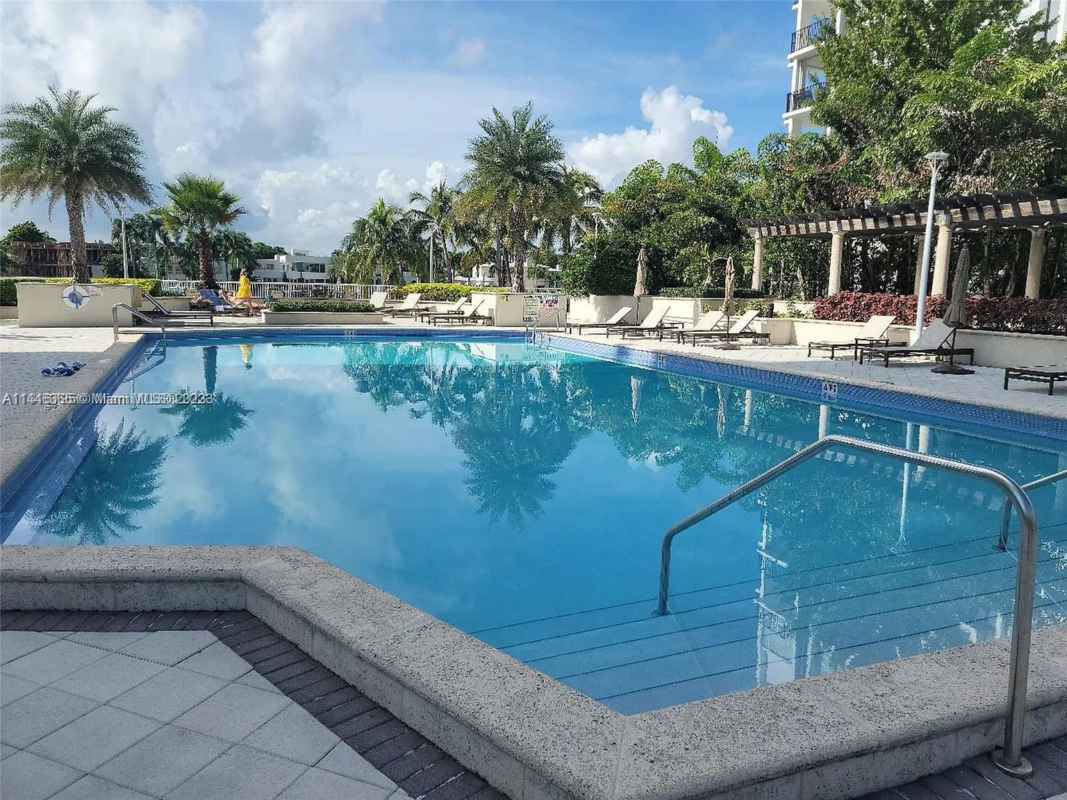 5600 Collins Ave Unit: 5N