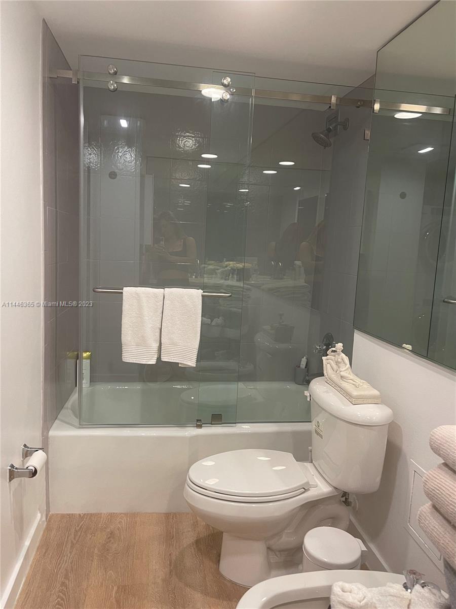 5600 Collins Ave Unit: 5N