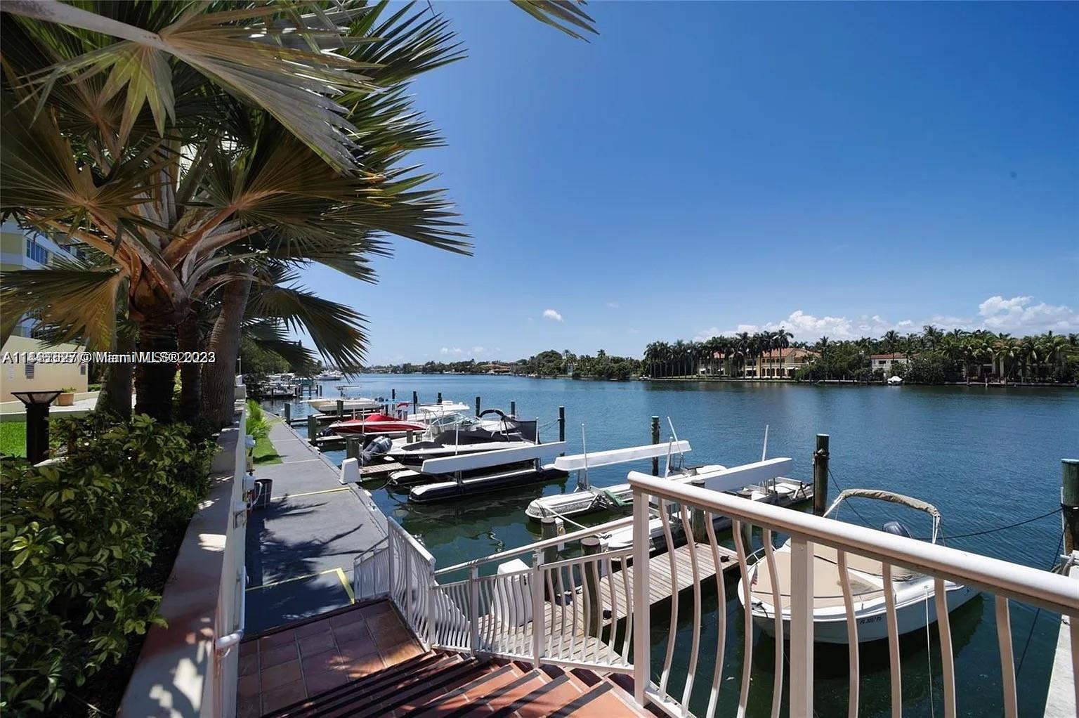 5600 Collins Ave Unit: 5N