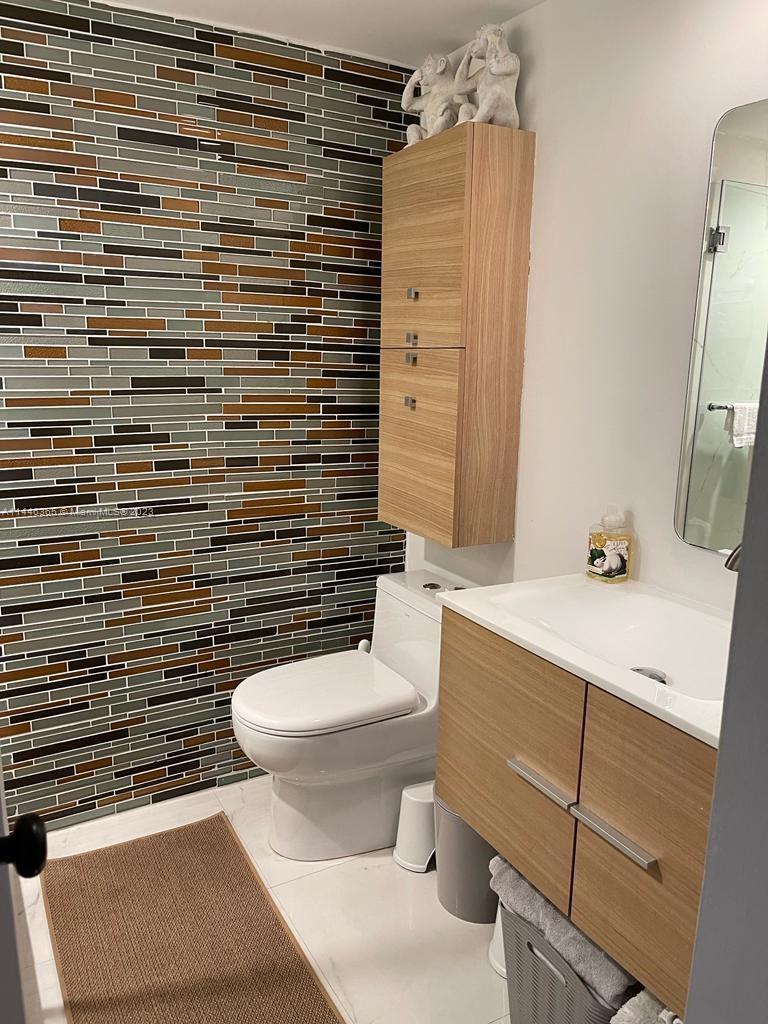 5600 Collins Ave Unit: 5N