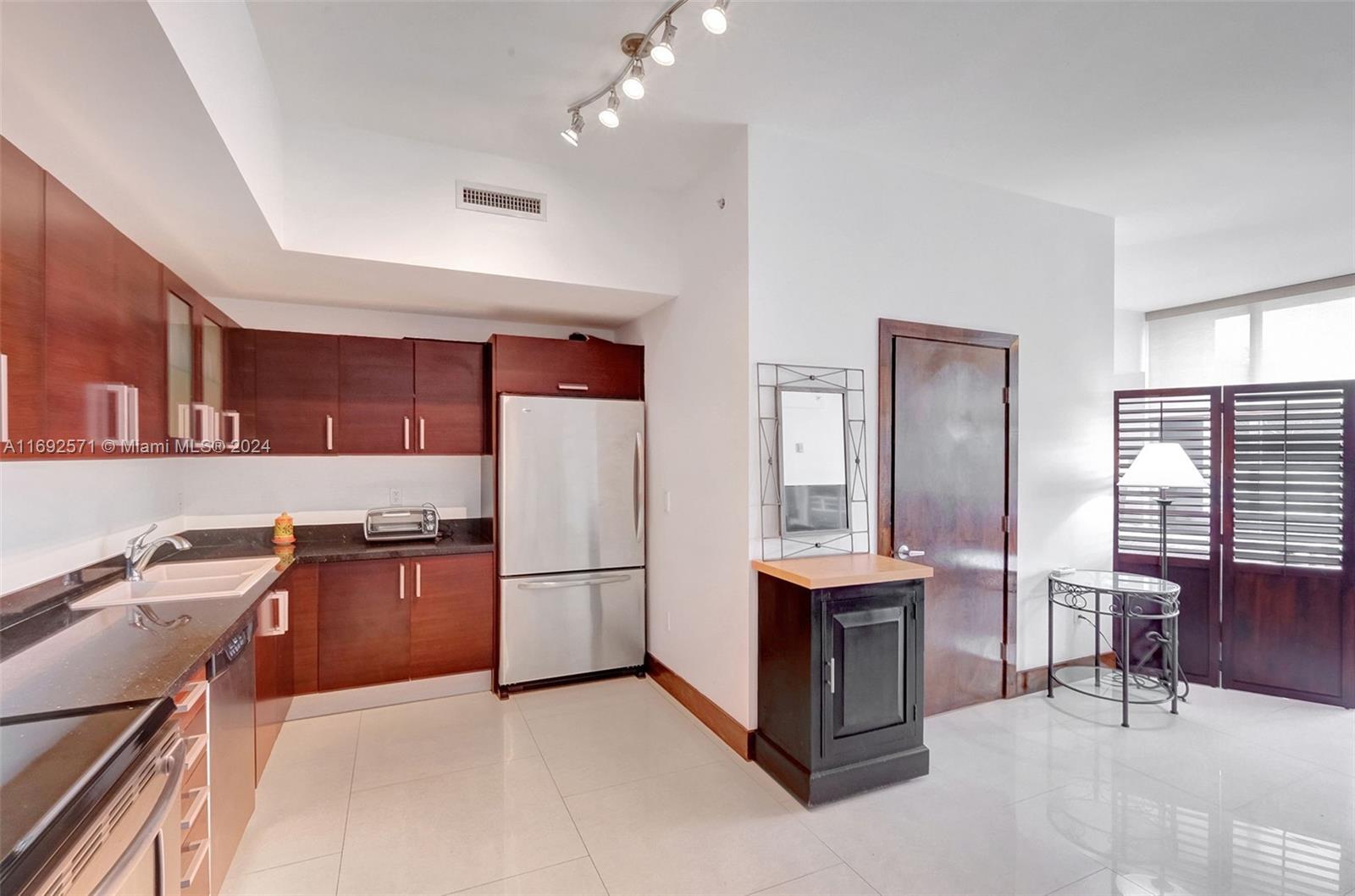 3250 Grand Ave # 308