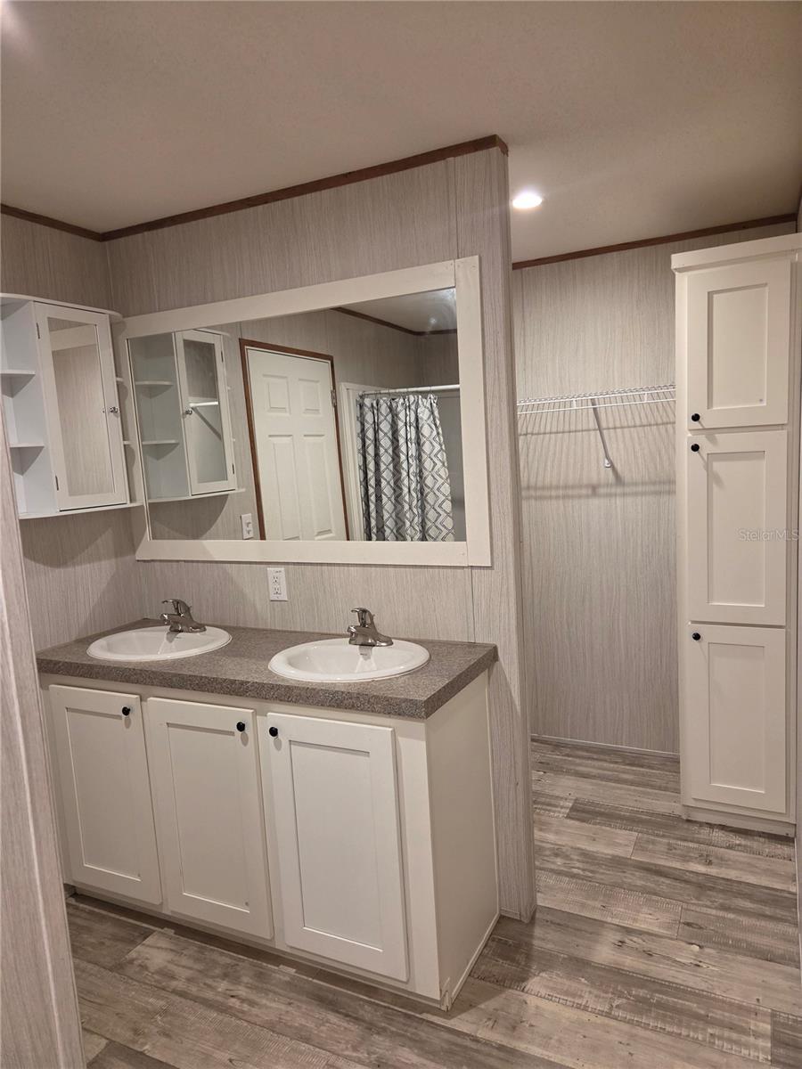 624 E WINNETKA ST